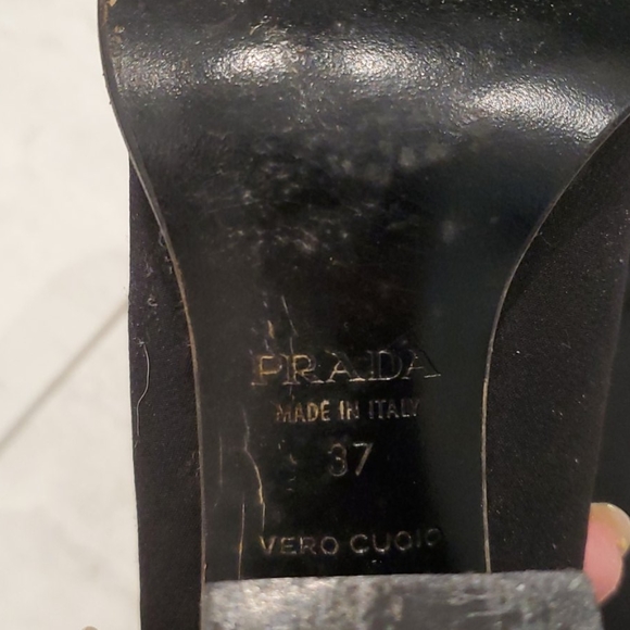 ⚡HP⚡VTG Prada Pumps - Picture 3 of 10